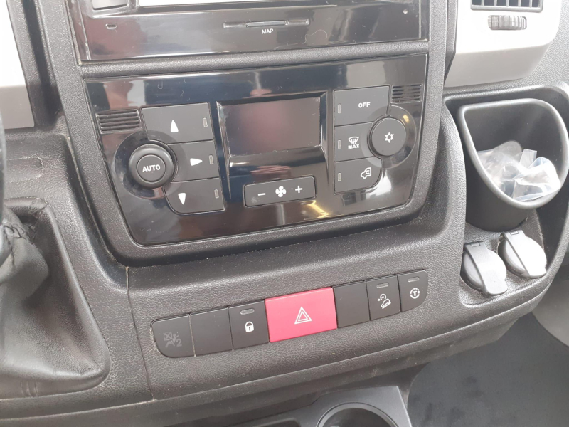 B 588 CD